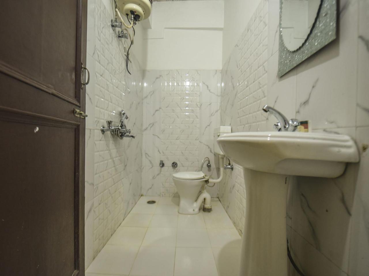 Oyo 7905 Holiday Inn Dalhousie Bagian luar foto