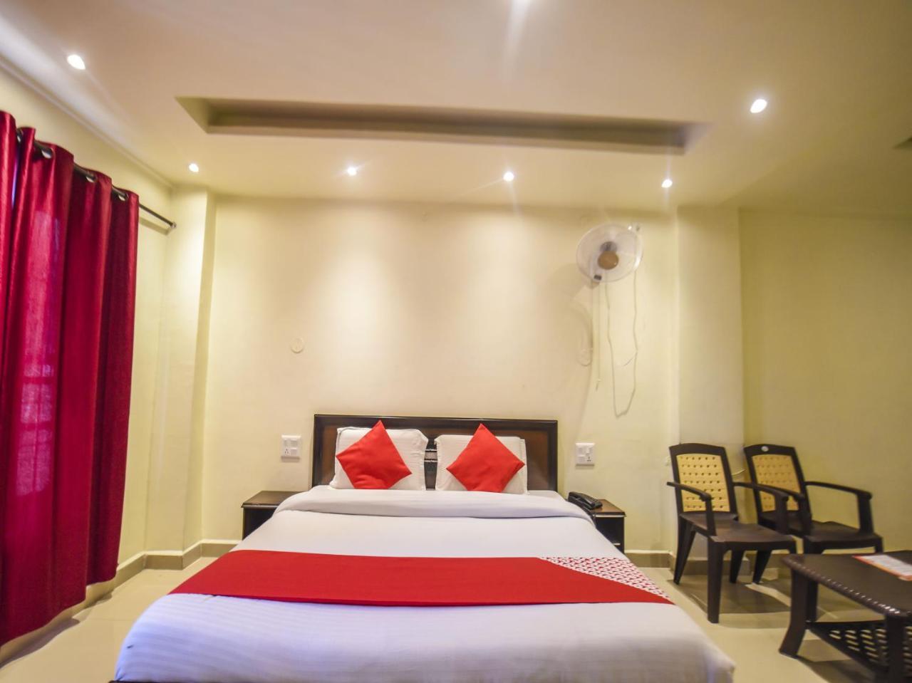 Oyo 7905 Holiday Inn Dalhousie Bagian luar foto