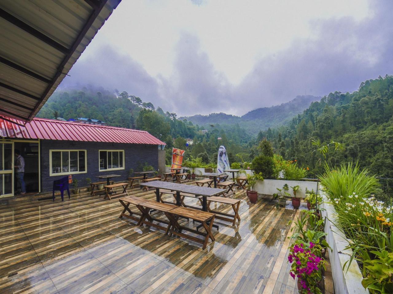 Oyo 7905 Holiday Inn Dalhousie Bagian luar foto