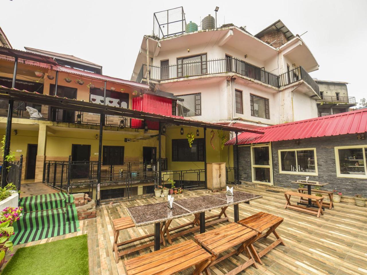 Oyo 7905 Holiday Inn Dalhousie Bagian luar foto