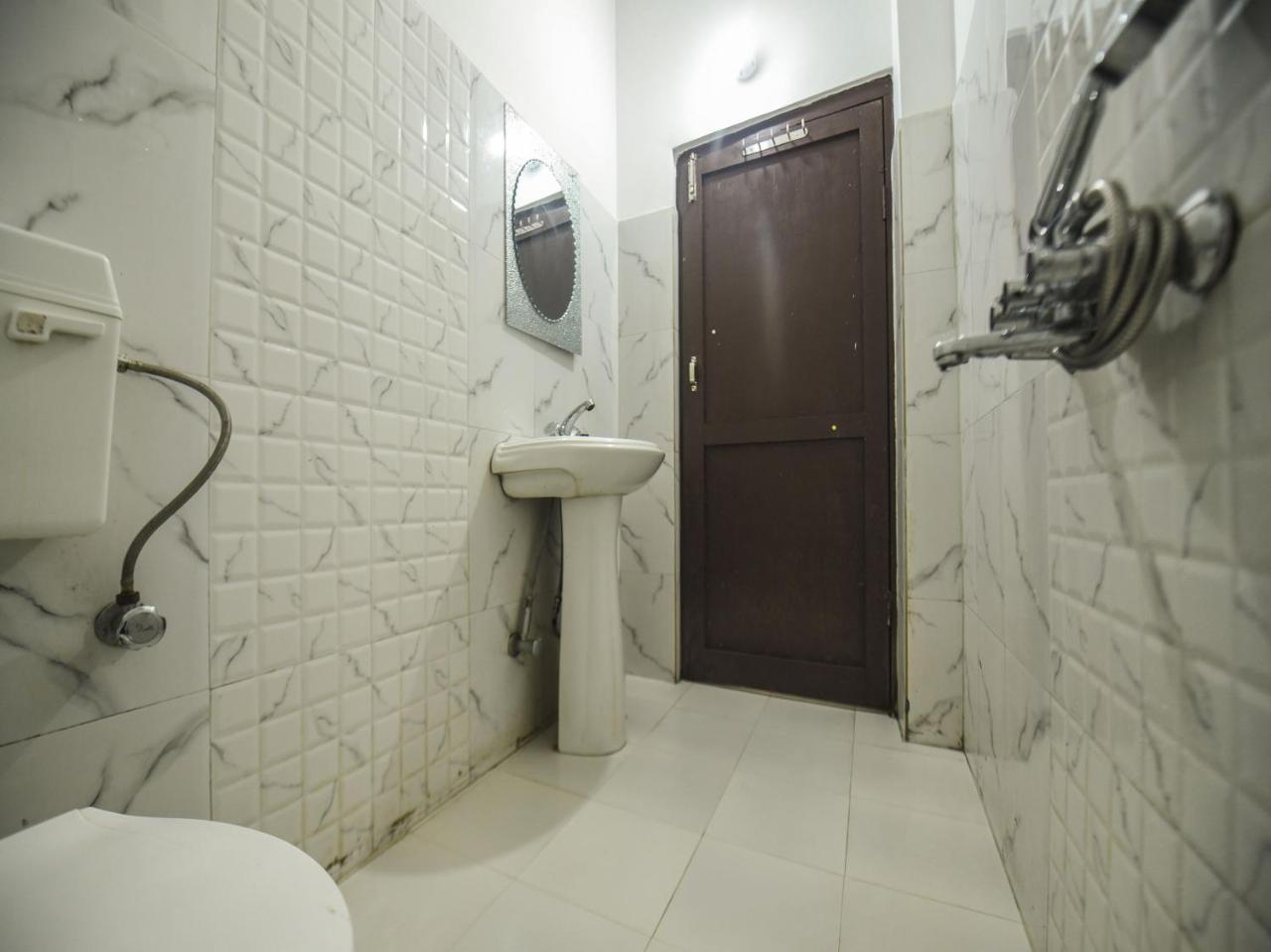 Oyo 7905 Holiday Inn Dalhousie Bagian luar foto