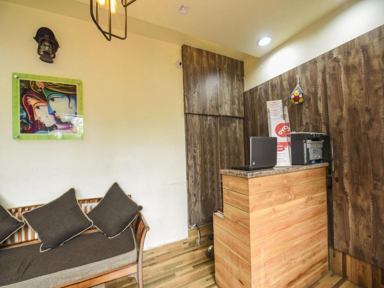 Oyo 7905 Holiday Inn Dalhousie Bagian luar foto
