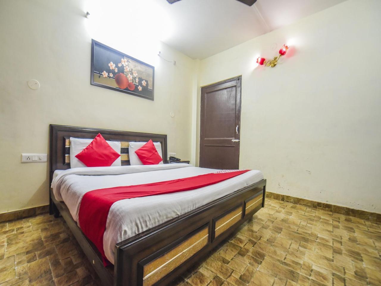Oyo 7905 Holiday Inn Dalhousie Bagian luar foto