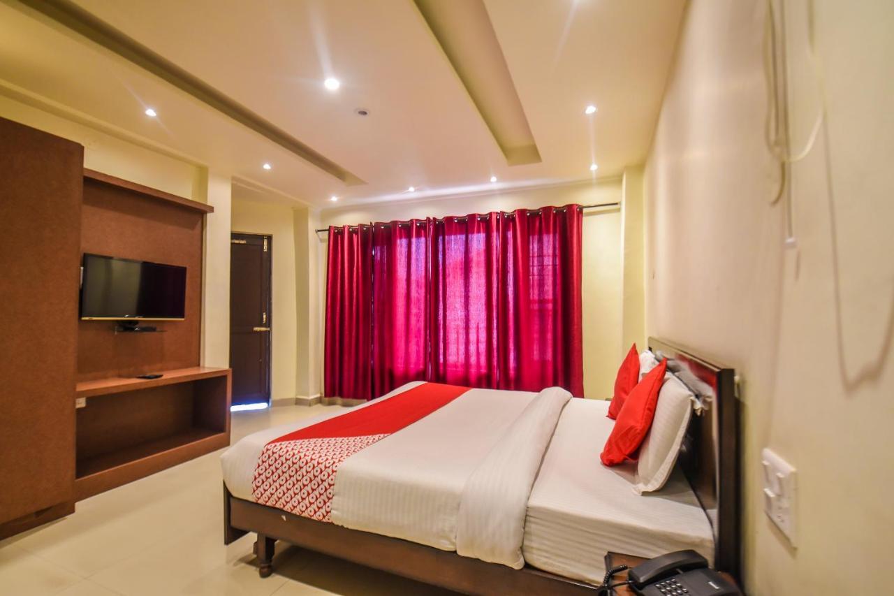Oyo 7905 Holiday Inn Dalhousie Bagian luar foto